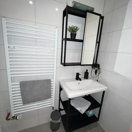10c 40qm Wi-fi Free Parking Calm Back House 아파트