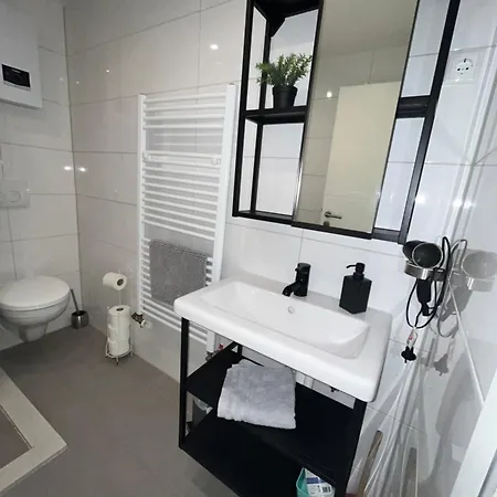 아파트 10c 40qm Wi-fi Free Parking Calm Back House